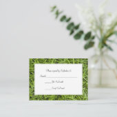 Green Grass Backyard Wedding RSVP Informatiekaartje (Staand voorkant)