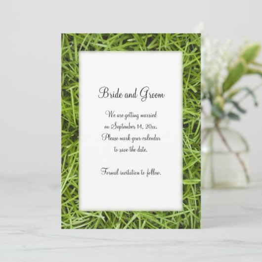 Green Grass Backyard Wedding Save the Date (Staand voorkant)