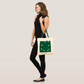 Green Heart Frame Tote Bag – Minimal Love Style (Voorkant (model))