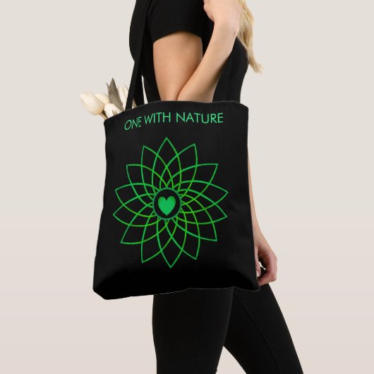 Green Heart Mandala over zwarte Canvas tas (Dichtbij)