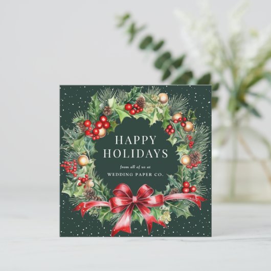 Green Holly Berries Botanical WreatBusiness Feestdagenkaart (Staand voorkant)