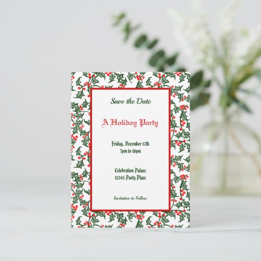 Green Holly Pattern Holiday Editable Save the Date Briefkaart (Staand voorkant)