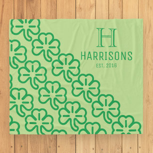 Green Irish Shamrock Personalized Family Name Fleece Deken