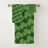 Green Irish Shamrocks Bad Handdoek (Insitu)
