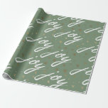 Green Joy Script Christmas Wrapping Paper Cadeaupapier<br><div class="desc">Voeg een vleugje elegantie toe aan uw geschenken met dit groene Joy-script kerstinpakpapier. Het ontwerp heeft een naadloos patroon van het woord "vreugde" in vloeiend wit schrift, geaccentueerd met verspreide gouden sneeuwvlokken op een gedempte salie groene achtergrond. Perfect voor het inpakken van cadeaus in stijl, dit feestelijke maar toch verfijnde...</div>