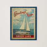 Green Lake Jigzaag Puzzle Sailboat Retro Wisconsin Legpuzzel<br><div class="desc">Deze groeten van het Groenmeer van Wisconsin,  het oude zeemijlvormig ontwerp,  is voorzien van een boot die op het water zeilt met zeegarren en een blauwe hemel gevuld met prachtige witte wolken.</div>