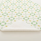 Green leaf and yellow hive tile pattern sherpa deken (3/4)