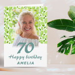 Green Leaf Pattern Botanical 70th Birthday Foto Kaart<br><div class="desc">Groen blad botanische foto 70ste verjaardagskaart voor een vrouw die haar zeventigste verjaardag viert. Elegant groen bladpatroon. Voeg uw foto,  naam en tekst binnen toe of wissel het. U kunt het leeftijdsnummer wijzigen.</div>