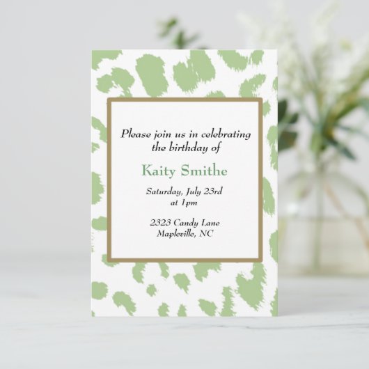 Green Leopard Pattern Birthday Invitation Kaart (Staand voorkant)