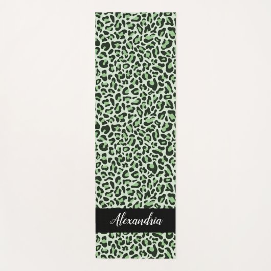 Green Leopard Print Personalized Pilates Yoga Mat (Voorkant)