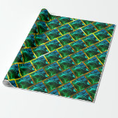 Green like emerald under a golden grating? cadeaupapier (Uitgerold)