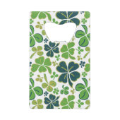 Green Lucky Shamrocks Clover St. Patrick's Day Creditkaart Flessenopener (Voorkant)