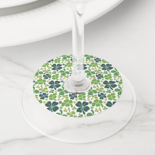 Green Lucky Shamrocks Clover St. Patrick's Day Wijnglaslabel (Dichtbij)