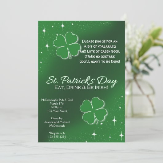 Green Lucky Stars St Patricks Day Party Invitation Kaart (Staand voorkant)