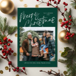 Green Merry Christmas Kalligrafie Script 4 Foto Feestdagenkaart<br><div class="desc">Green Merry Christmas Calligraphy Script 4 Photo Holiday Kaart heeft een kalligrafisch script op de voorkant,  samen met een foto en drie foto's op de achterkant.</div>