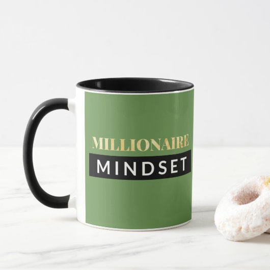 Green Millionaire Mindset Black & Gold Lettering Mok (Met donut)