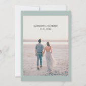 Green Minimalist Chic Save The Date (Achterkant)