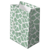Green Mint Giraffe Print Medium Cadeauzakje (Achterkant Gekanteld)