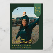 Green Modern Chic Photo Afstuderen aangekondigd Folie Uitnodiging (Voorkant)