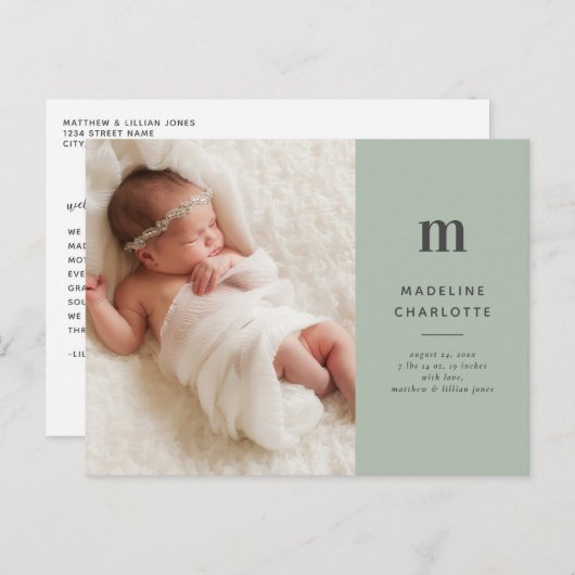 Green Monogram Foto Newborn Aankondiging Briefkaart (Voorkant / Achterkant)
