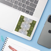 Green Moss & Earth Natuur Art Sticker (Laptop met iPhone)