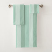 Green Ombre Striped Bad Handdoek (Insitu)