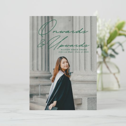 Green On-wards en Upwards 2 Foto-Afstuderen Aankondiging (Staand voorkant)