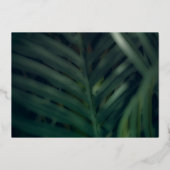 Green Palm Leaf Tropical Wedding Gold Folie Uitnodiging (Achterkant)