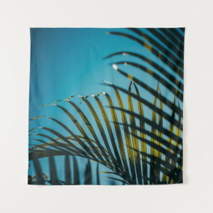 Green palm plant under blue sky in the morning wandkleed