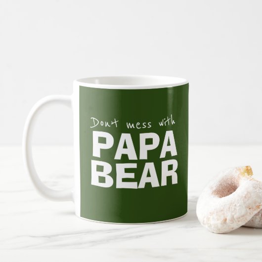 Green Papa Beer Minimalist Typografie Mok voor pap (Met donut)