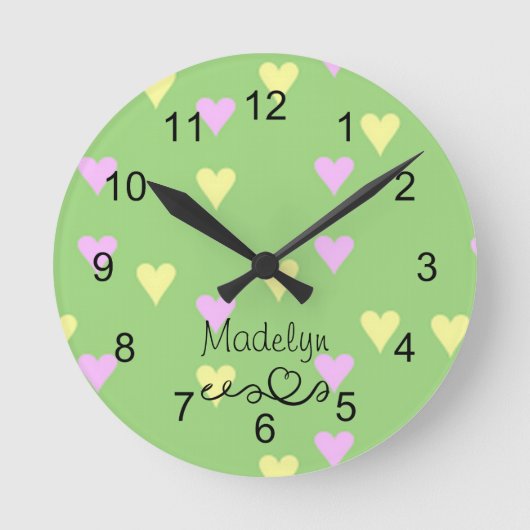 Green Pastel Heart Print Nursery Wall Clock Ronde Klok (Voorkant)