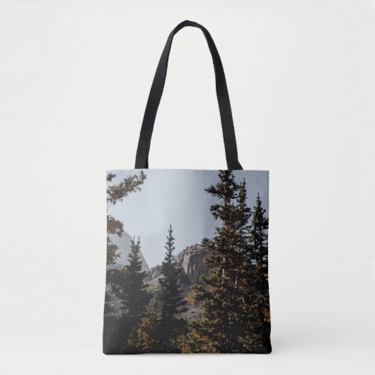 GREEN PINE TREES NEAR MOUNTAIN DURING DAYTIME TOTE BAG (Voorkant)