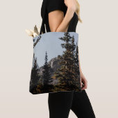 GREEN PINE TREES NEAR MOUNTAIN DURING DAYTIME TOTE BAG (Dichtbij)