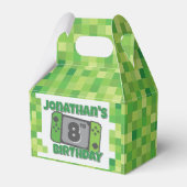 Green Pixel Birthday Favor Box Bedankdoosjes (Voorkant Zijde)