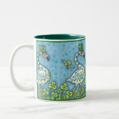 GREEN POLKA DOT FLAMINGOS, FUNNY ST. PATRICK'S DAG TWEEKLEURIGE KOFFIEMOK (Links)