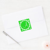 Green Polka Dot Monogram Vierkante Sticker (Envelop)