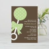 Green Polka Dots Rattle Baby shower Kaart (Staand voorkant)