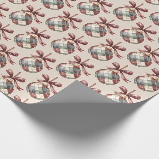 Green Red White Ornaments with Bows Christmas Cadeaupapier (Hoek)