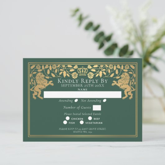 Green Royal Medieval Lion Wedding RSVP Kaartje (Staand voorkant)