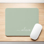 Green Sage Girly Script Monogram Name Modern Muismat<br><div class="desc">Groene Sage Monogram voeg uw eigen naam Mousepad (Muismat) toe. Dit maakt de perfecte liefhebbende 16 verjaardag,  bruiloft,  vrijgezellenfeest,  verjaardagsdag,  baby shower of vrijgezellenfeest voor iemand die van luxe glam en stijl houdt.</div>