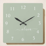 Green Sage Script Monogram Girly Name Vierkante Klok<br><div class="desc">Groene Sage Script Monogram Name Clock. Dit maakt de perfecte liefhebbende 16 verjaardag,  bruiloft,  vrijgezellenfeest,  verjaardagsdag,  baby shower of vrijgezellenfeest voor iemand die van luxe glam en stijl houdt.</div>