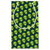 Green Sci-fi Alien, Birthday Klein Cadeauzakje (Achterkant)