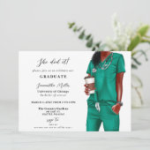 Green scrubs verpleegster foto ze deed het Afstude Kaart (Staand voorkant)