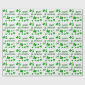 Green Shamrock Clovers Happy St. Patrick's Day Cadeaupapier (Vlak)