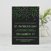Green Shamrock Confetti op Black St Patrick's Day Kaart (Staand voorkant)