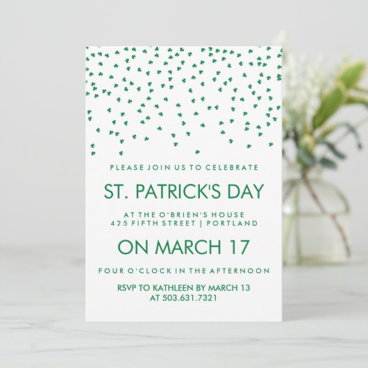 Green Shamrock Confetti op White St Patrick's Day Kaart (Staand voorkant)