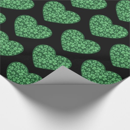 Green Shamrock Heart St Patrick's Day Cadeaupapier (Hoek)