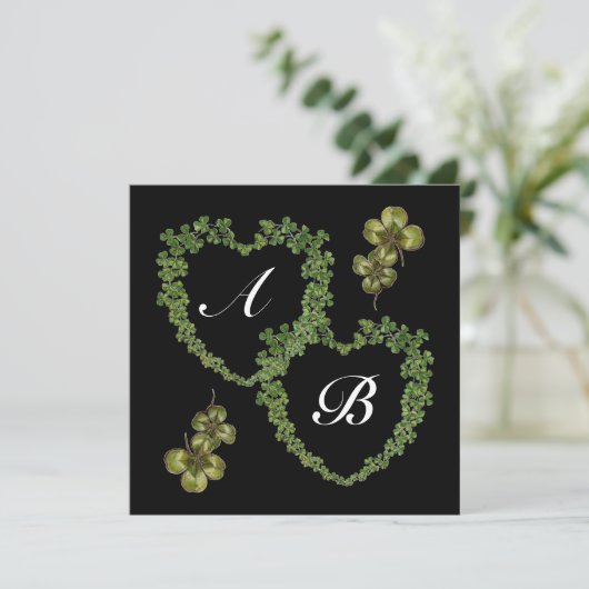 GREEN SHAMROCK HEARTS MONOGRAM Black white paars Aankondiging (Staand voorkant)