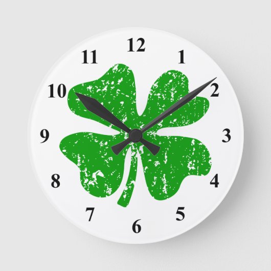 Green shamrock lucky four leaf clover wall clock ronde klok (Voorkant)