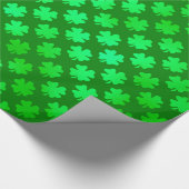 Green Shamrock Metallic Faux Four Leaf Clover Cadeaupapier (Hoek)